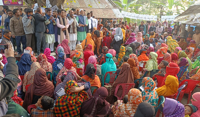 বাগমারায় কাঁচি প্রতীকের প্রার্থী এনামুলের গণসংযোগ