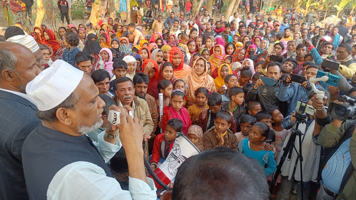 বাগমারায় কাঁচি প্রতীকের প্রার্থীর গণসংযোগ ও পথসভা