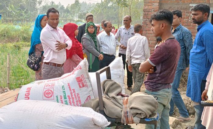 রাণীনগরে ক্লাব থেকে ২২শ' কেজি সরকারি চাল জব্দ