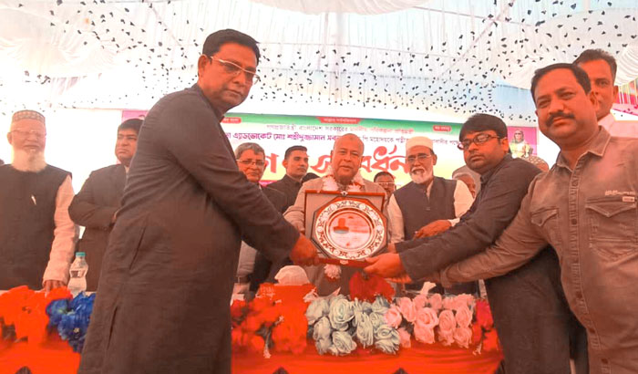 পত্নীতলায় প্রতিমন্ত্রী শহীদুজ্জামানকে গণসংবর্ধনা