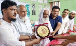 পোরশায় নবনির্বাচিত ভাইস চেয়ারম্যানকে সংবর্ধনা