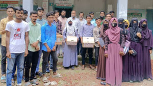 পোরশায় বন্যাদূর্গতদের জন্য বৈষম্য বিরোধী ছাত্রদের অর্থ প্রেরণ