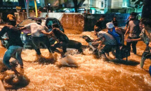 দিল্লিতে রেড অ্যালার্ট জারি, ২ জনের প্রাণহানী