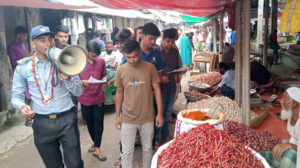 রাণীনগরে বাজার মনিটরিংয়ে শিক্ষার্থীরা