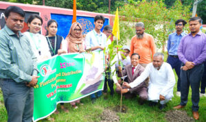 রাজশাহীর বিভিন্ন শিক্ষা প্রতিষ্ঠানে ১২'শ গাছের চারা বিতরণ