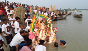 বাঘায় প্রতিমা বিসর্জনের মধ্য দিয়ে শেষ হলো দুর্গোৎসব