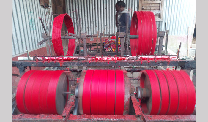 সুতার মিলে ভাগ্যের চাকা খুলে যাচ্ছে রায়গঞ্জের নারীদের