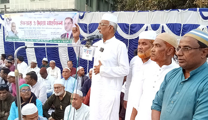 বাঘায় বিএনপির ইফতার মাহফিলে আবু সাইদ চাঁদ