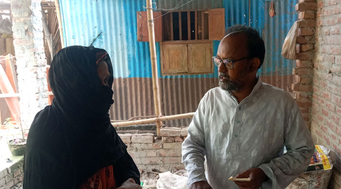 ক্যান্সার আক্রান্ত হিন্দু পরিবারের পাশে দাঁড়ালেন বিএনপি নেতা