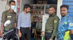 পুঠিয়ায় অতিরিক্ত পেট্রোল মজুদ ও বেশি দামে বিক্রি করায় জরিমানা