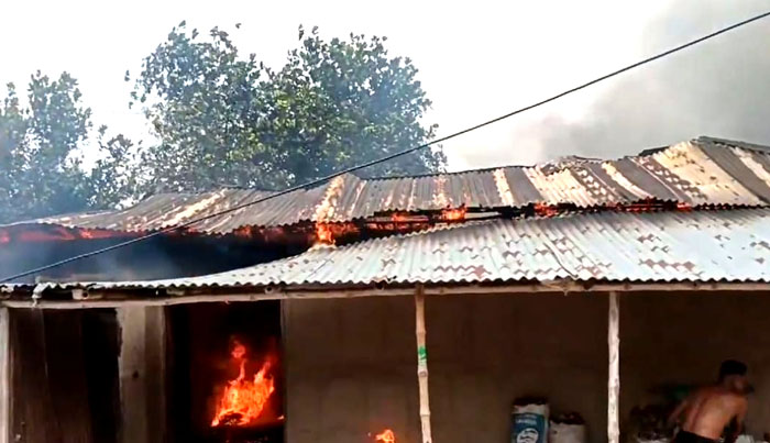নন্দীগ্রামে আগুনে পুড়ে ছাই কৃষকের বাড়ি