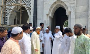 দরগা মসজিদ ও মাজারের উন্নয়ন কাজ পরিদর্শনে রাসিক প্রশাসক