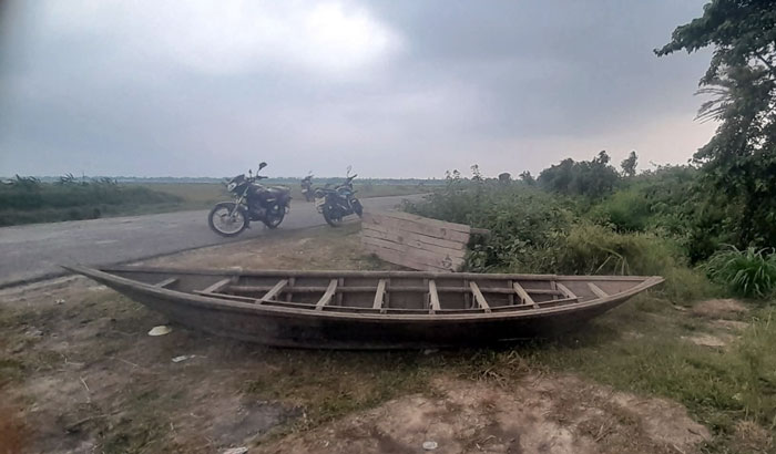 আত্রাইয়ে মহাসড়কে গণডাকাতি, অস্ত্রের মুখে জিম্মি করে লুটপাট