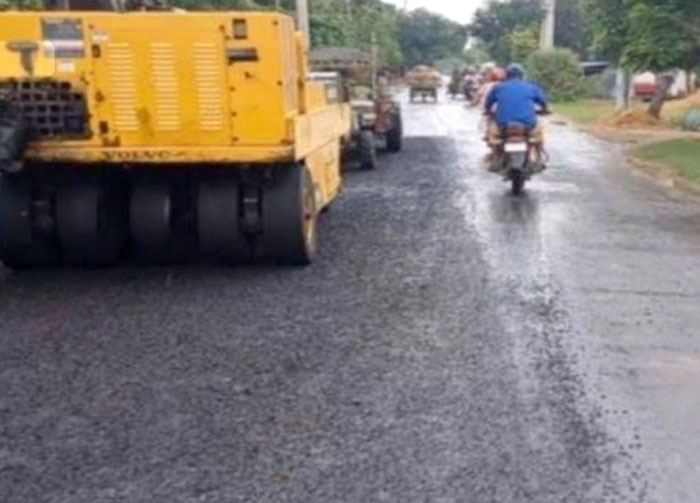 তানোরে রাস্তা সংস্কারে ধীরগতি, দুর্ভোগে জনসাধারণ