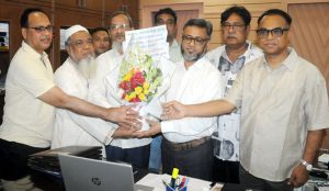 পাওয়ার টিলারে মিলল ২৮৩ বোতল ভারতীয় সিরাপ