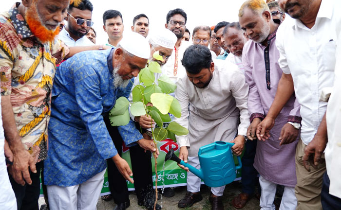 বোয়ালিয়া থানা বিএনপির বৃক্ষরোপণ কর্মসূচির উদ্বোধন