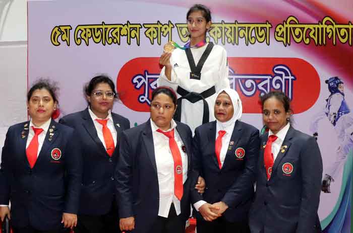 জোড়া স্বর্ণ নিয়ে ফিরলো রাজশাহীর মেয়ে মারিন আশরাফী