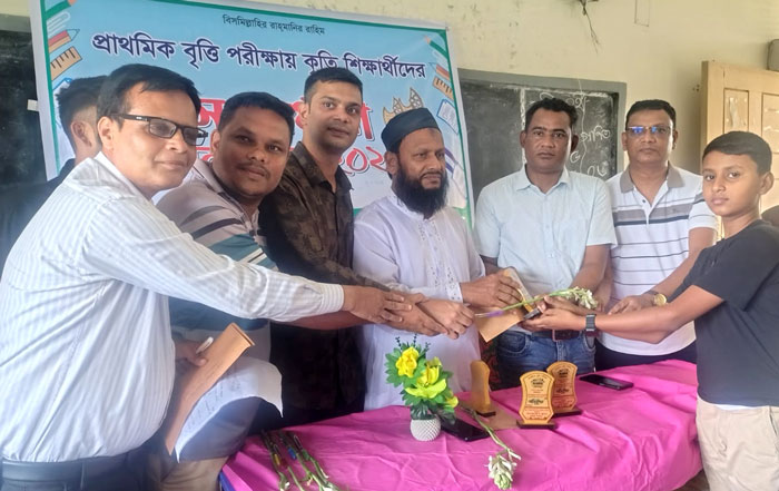 ফুলবাড়ীতে প্রাথমিক বৃত্তিপ্রাপ্ত কৃতি শিক্ষার্থীদের সংবর্ধনা